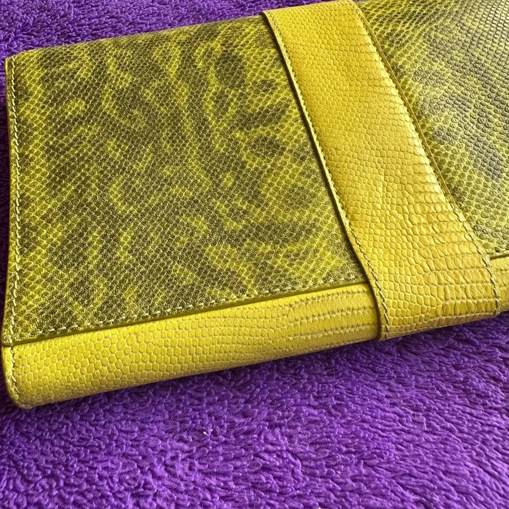 Vince Camuto Two-Toned Pebbled Snake Skin‎ Pattern Clutch Bag